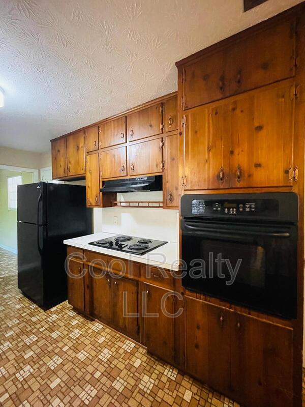 Building Photo - 2754 Woodland Dr