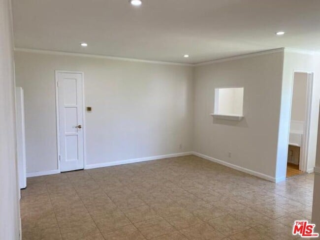 Building Photo - 5784 Corbett St
