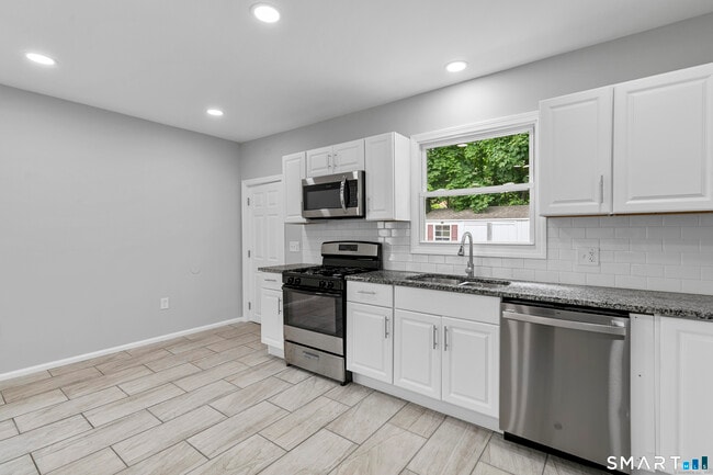 Foto del edificio - 196 Farren Ave