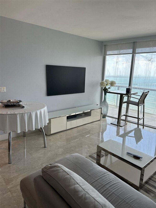 Foto del edificio - 495 Brickell Ave