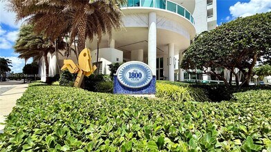 Building Photo - 1800 N Bayshore Dr