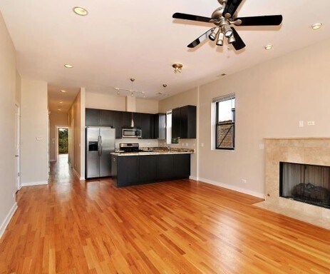 Building Photo - 2147 W Evergreen Ave