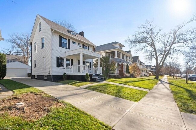 Building Photo - 1643 Lincoln Ave