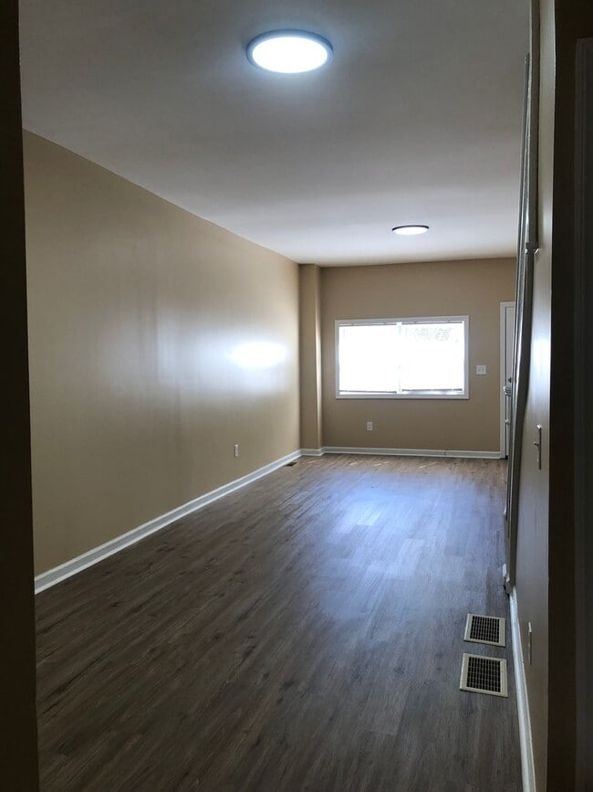 Foto del edificio - Great Home! 4 Bedrooms! Lots of Living Spa...