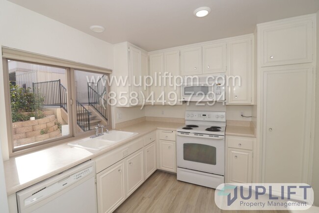 Foto del edificio - 2 BED 2 BATH CONDO WITH BONUS ROOM IN THE ...