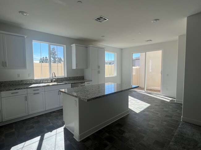 Building Photo - 2040 Divine Arroyo