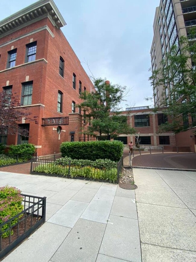 Foto del edificio - Lovely 1 BR + Den/1 BA Condo in Mount Vern...