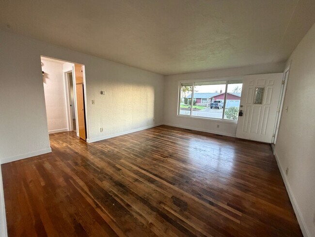 Foto del edificio - 3 Bedroom 1 Bath single story home