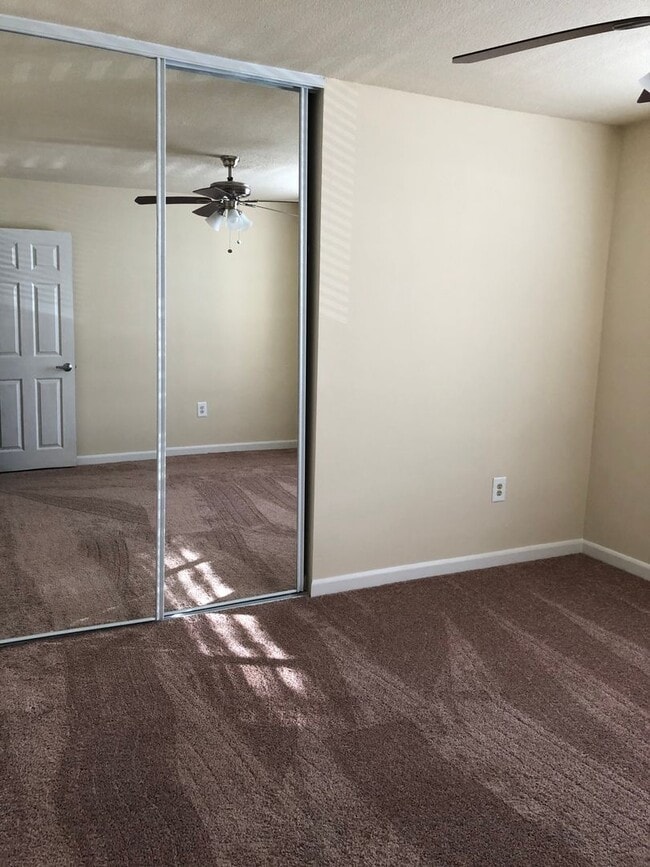 Interior Photo - Royal Mace Apartments