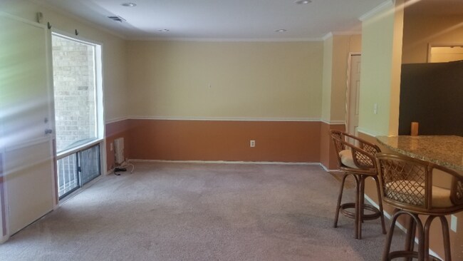 Foto del edificio - "Charming 2-Bed Condo Retreat in Oxon Hill – Spacious 894 Sq Ft of Comfort!"