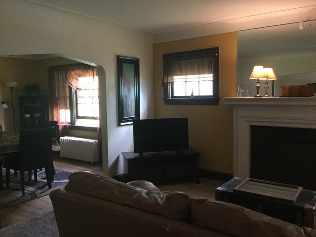 Foto del edificio - 1823 E 5th St