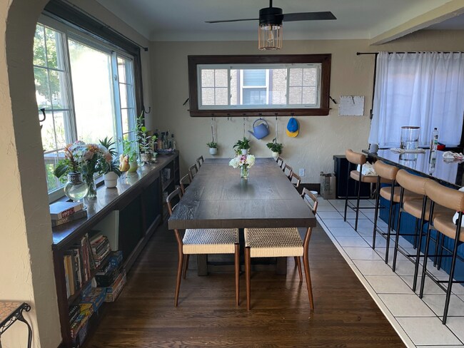 Building Photo - 1139 Maryland Ave E