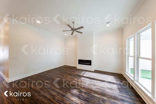 Building Photo - 6518 Roux Dr.