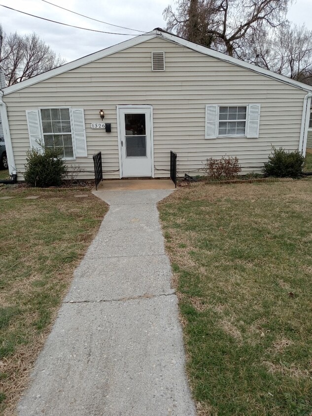 1326 Orange Ave NW Unit A, Roanoke, VA 24017 Apartments in Roanoke