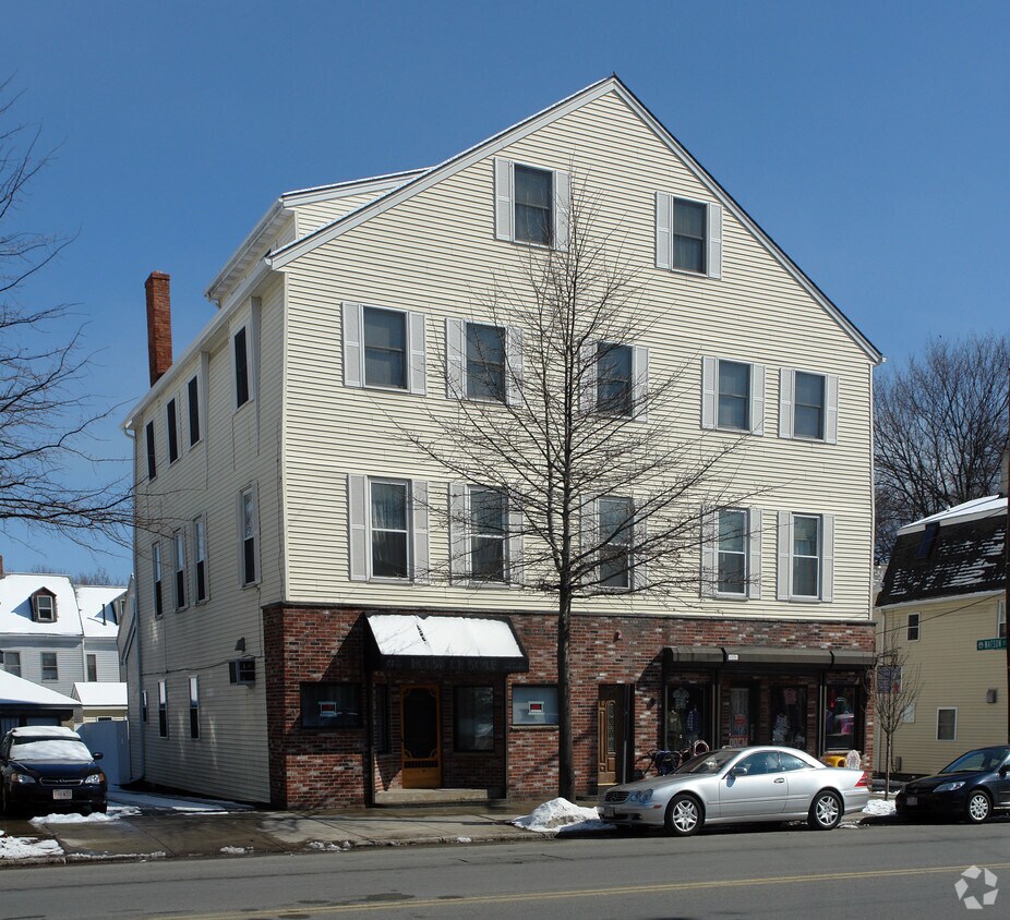 Primary Photo - 136 Boston St