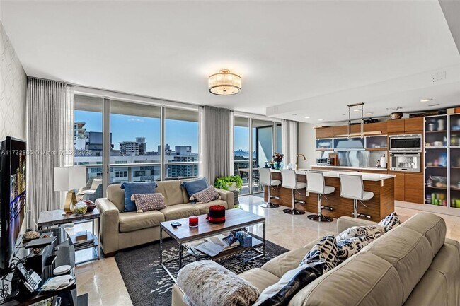 Foto del edificio - 5875 Collins Ave