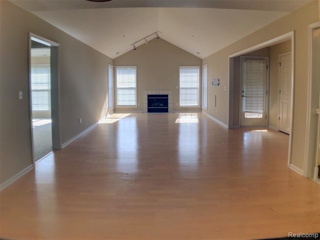 Foto del edificio - 28557 Carlton Way Dr