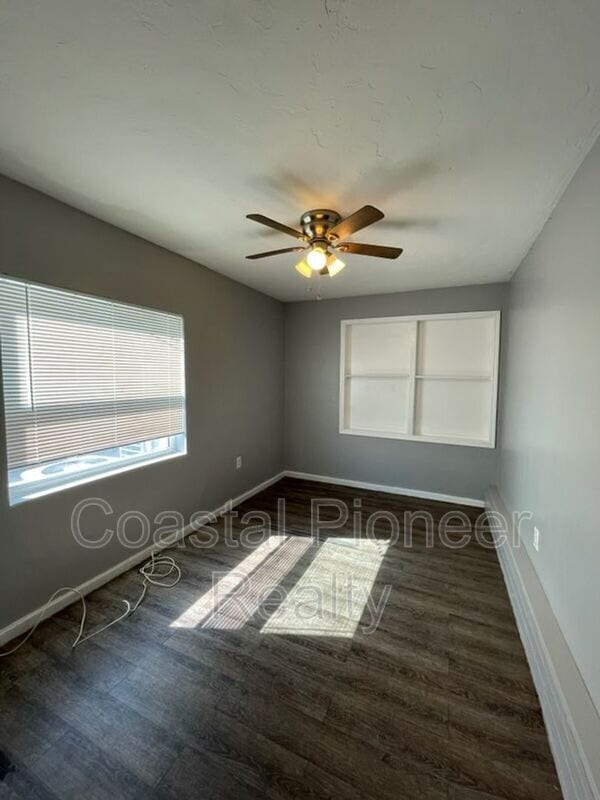 Building Photo - 1237 Fargo St S