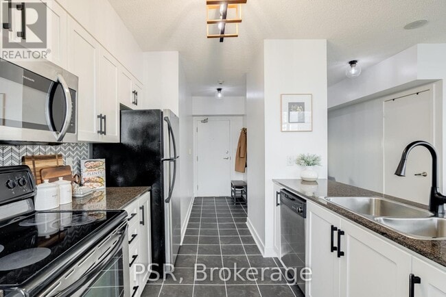 Building Photo - 11 Brunel Ct