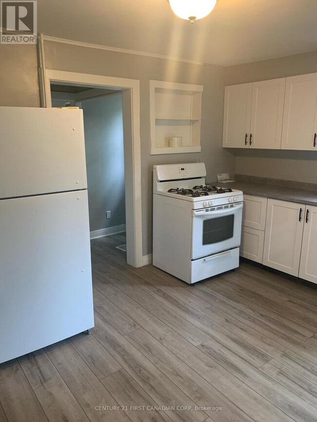 Building Photo - 40 Springbank Dr