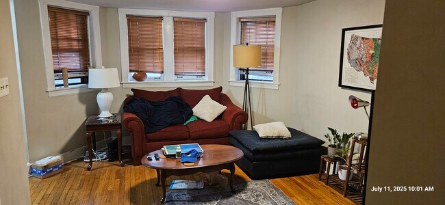 Foto del edificio - 3306 N Southport Ave