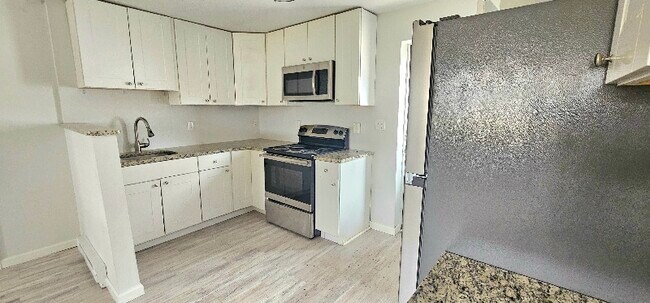 Foto del edificio - 125 Cosey Beach Ave