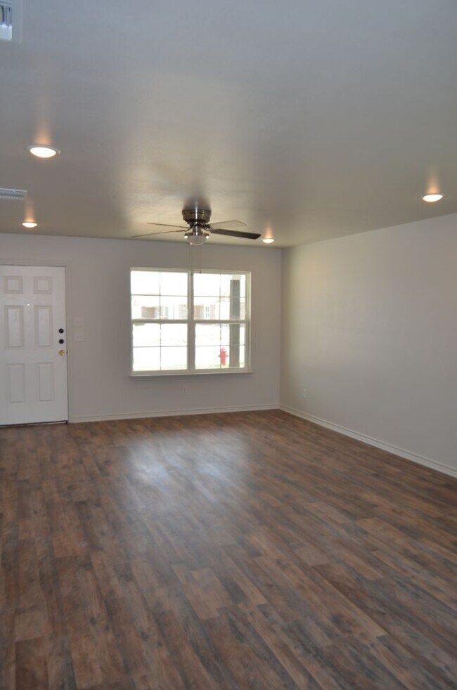 Building Photo - 1826 Castroville Trl