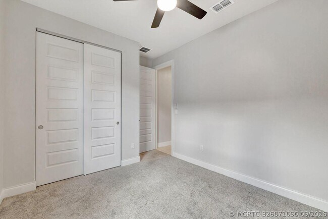 Foto del edificio - 8606 Dahlia Cir