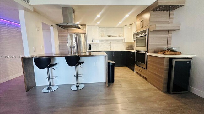 Foto del edificio - 19390 Collins Ave