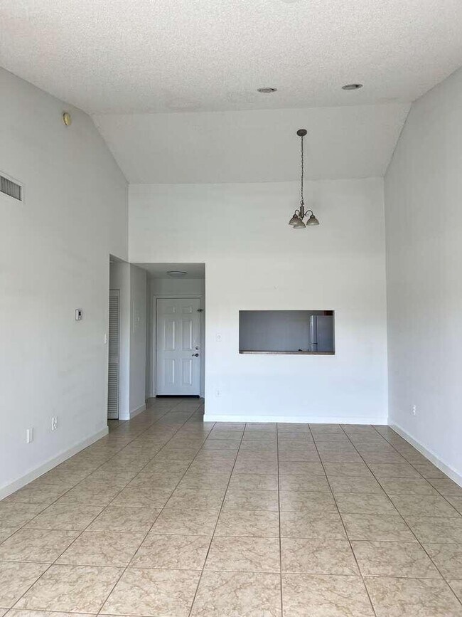 Building Photo - 465 SW 113th Way