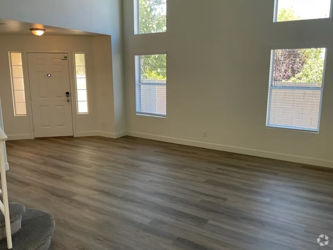 Building Photo - 3320 Twin Bridges Ct