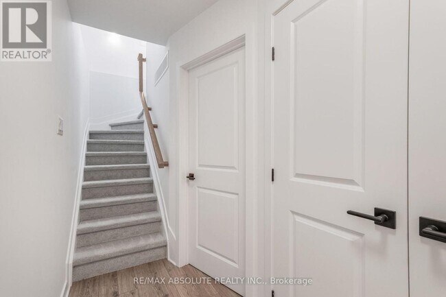 Building Photo - 802 Ninaatik Pl