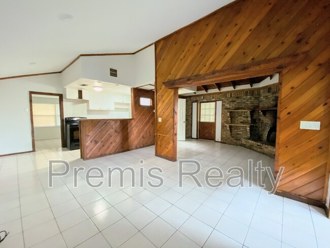 Building Photo - 2686 Sunset Dr