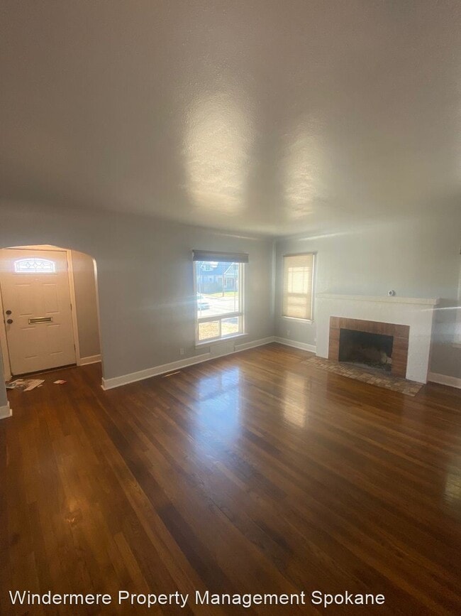 Building Photo - 5 br, 2.5 bath House - 1528 W Augusta ave