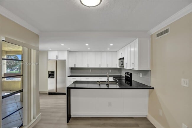 Building Photo - 8860 SW 123rd Ct