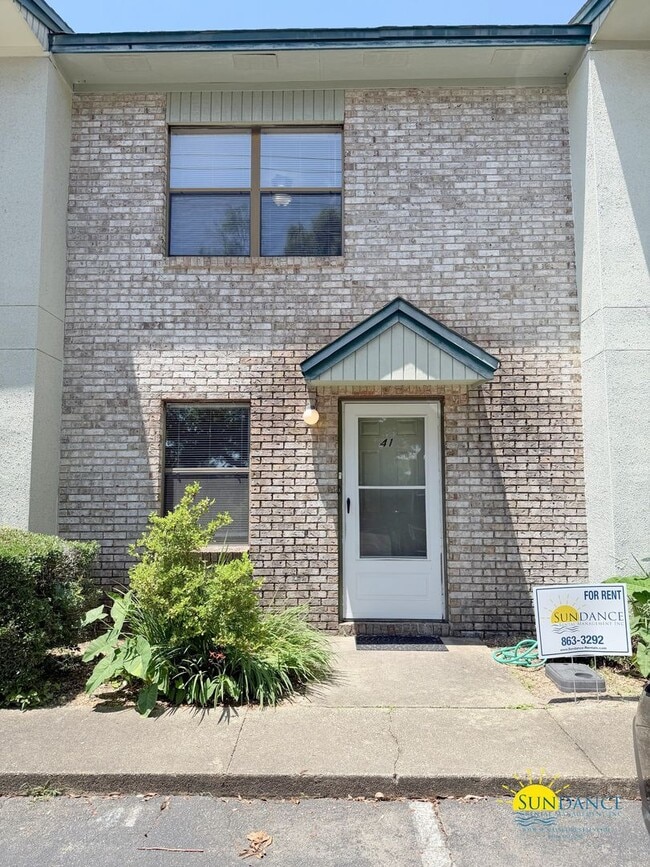 Building Photo - 696 Tyner St