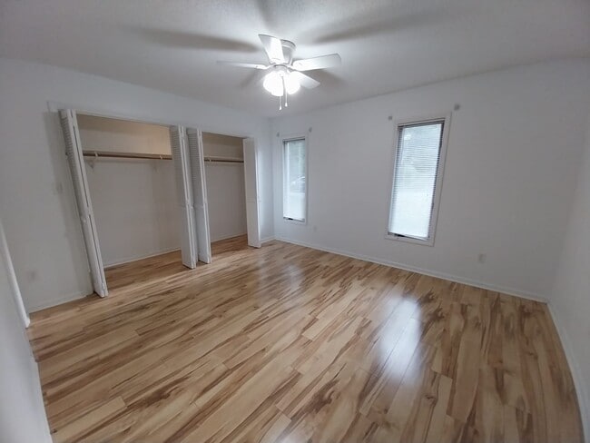 Foto del edificio - 3239 Sunnymede Ln