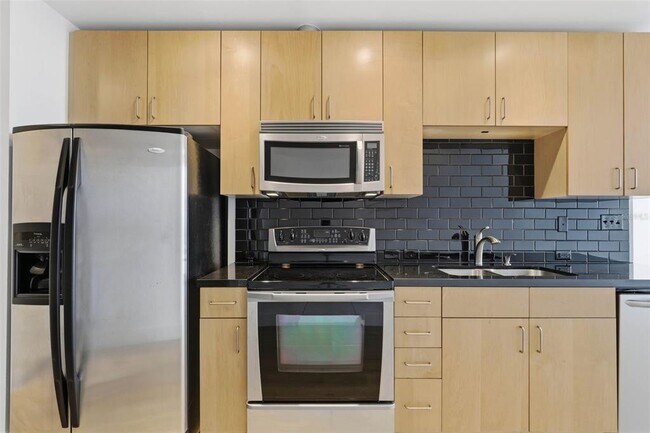 Foto del edificio - 155 S Court Ave