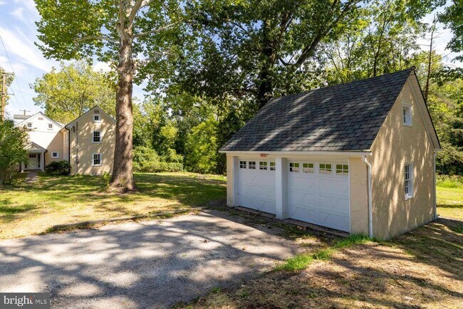 Building Photo - 2315 Hickory Rd