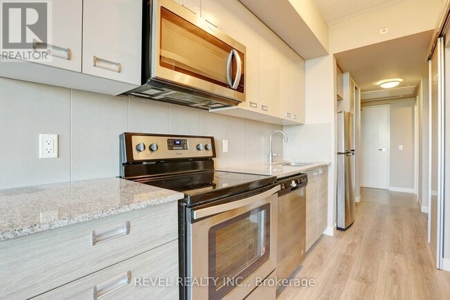 Building Photo - 308 Lester St