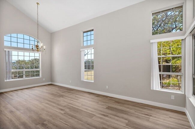 Building Photo - Cul-de-sac 4-bedroom House