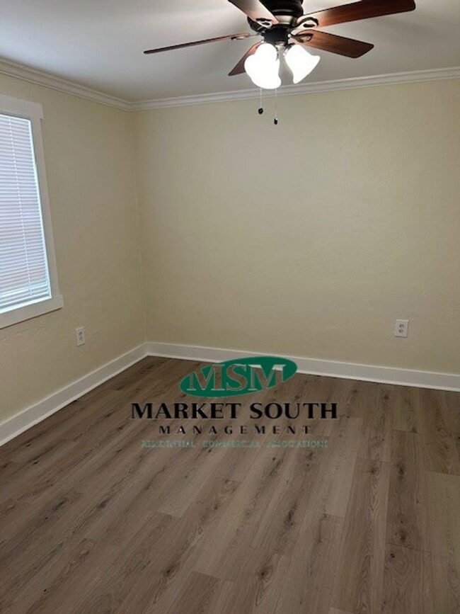 Building Photo - REDUCED!! Eastside location