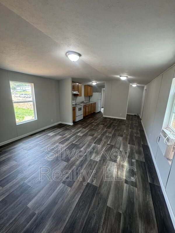 Foto del edificio - 3000 Highway 11 S.