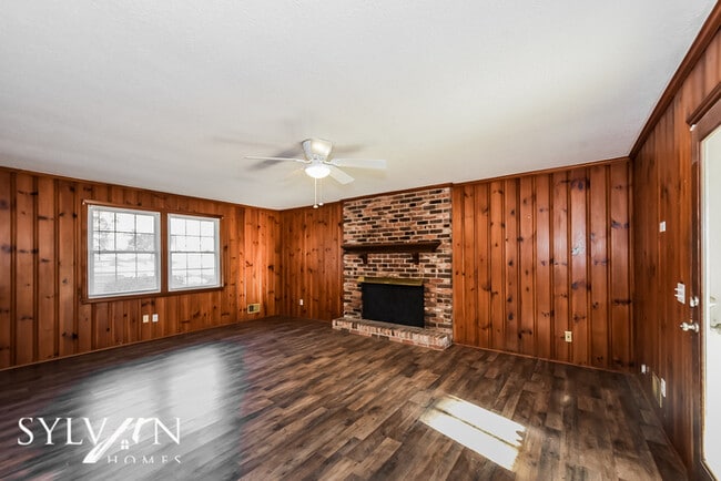 Building Photo - Lease today! No extra charge for contentme...