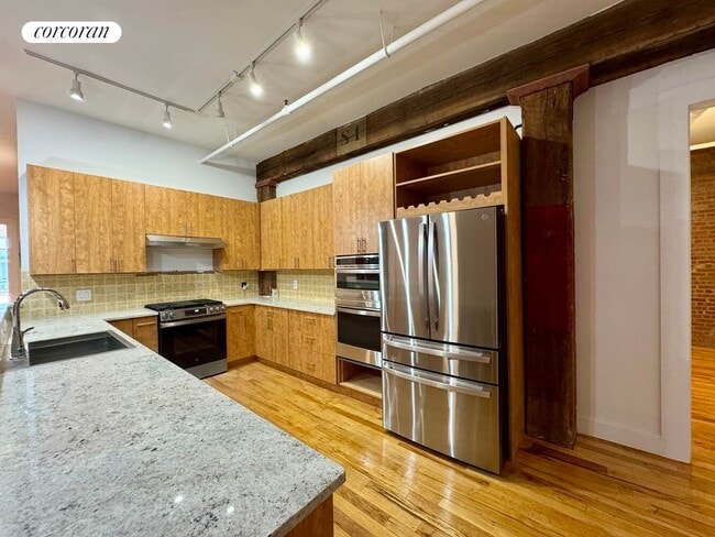 Building Photo - 275 Conover St