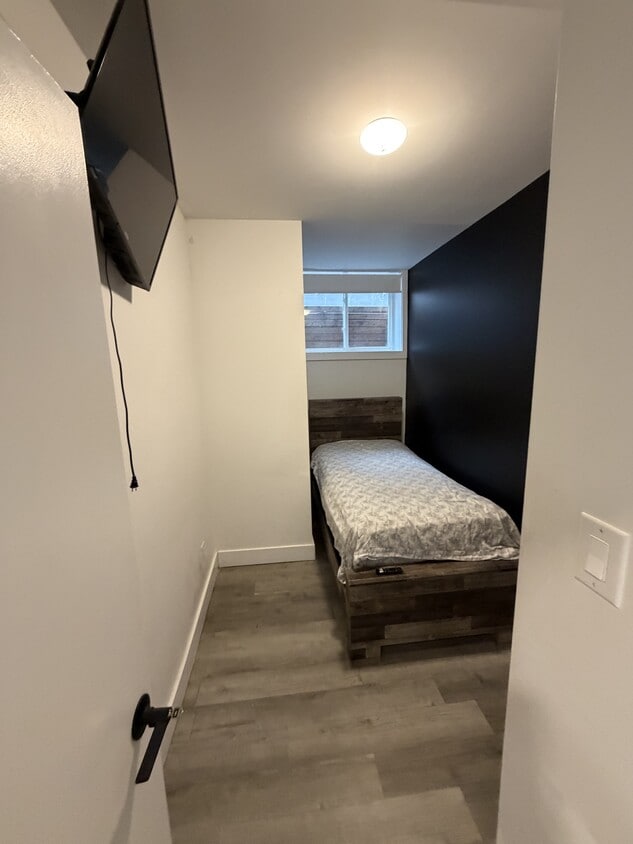 Building Photo - 227 Ave Blackburn