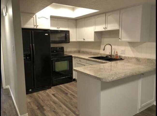 Foto del edificio - Beautiful remodeled 3 bedroom 2.5 bathroom in down town St George!