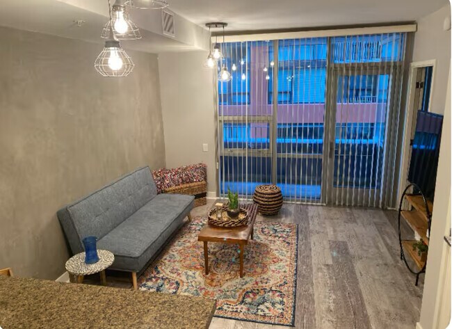 Foto del edificio - 321 10th Ave