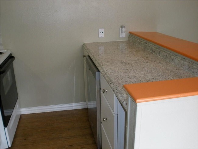 Foto del edificio - 5010 Bowser Ave
