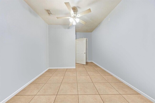 Foto del edificio - 8169 Garland St